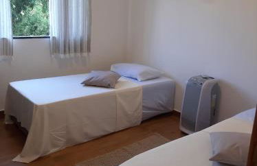 Privacidade para sua família e grupos em um só lugar-2 quartos- melhor custo-benefício, garagem, sala com cozinha integrada, aconchegante, ambiente moderno e funcional, wi-fi veloz gratuito, próximo ao Parque das Águas-Calçadão e tudo que a cidade oferece - Foto 11