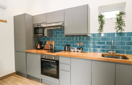 The Netherend Inn - Pet Friendly Haven - Photo 9