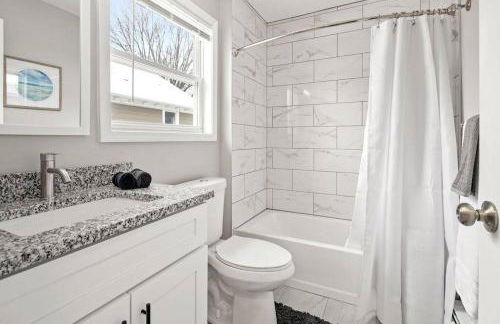 2nd Floor, Corner unit ft. King Bed - Workspace - Foto 8