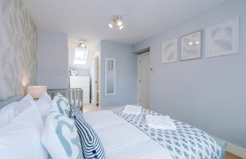 Relax in Style at Wedgwood House 3 BR Home with Garden & Parking - Foto 32