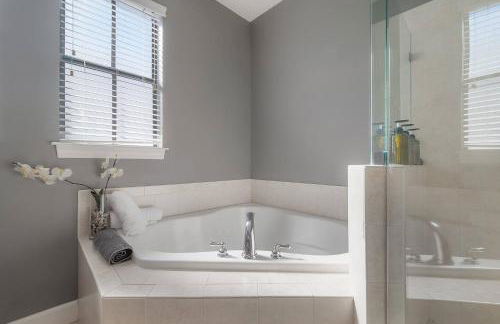 Centrally Located SOHO Retreat Walk to UT & Dining - Foto 22