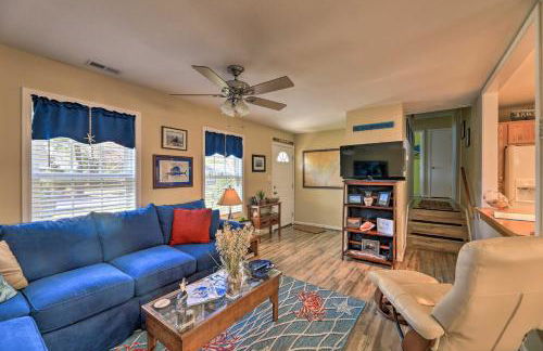 Beaufort Pad with Patio 3 Blocks to Waterfront! - Foto 7