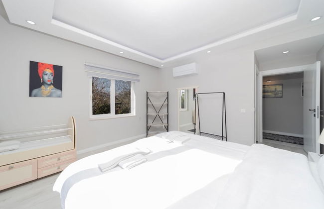 Villa With Pool and Backyard in Kepez - Photo 15