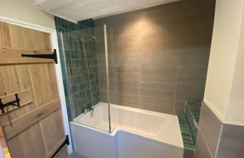 Riverside Cottage with balcony and fishing jetty - Foto 19