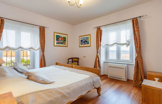 Villa in Selca With Pool Near Adriatic Sea - Photo 4