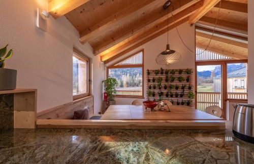 GreenWood Chalet - Spacious Alpine Retreat with Mountain Views - Photo 6