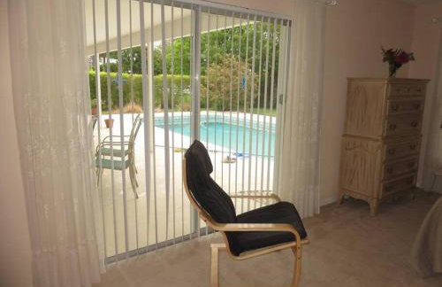 Spacious villa, pool, water views, walk to beach - Foto 15