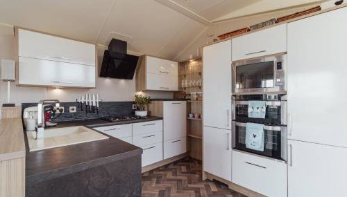 The Lodge - Dog-Friendly Sea View Lodge - Pool available for Long Stays - Foto 5