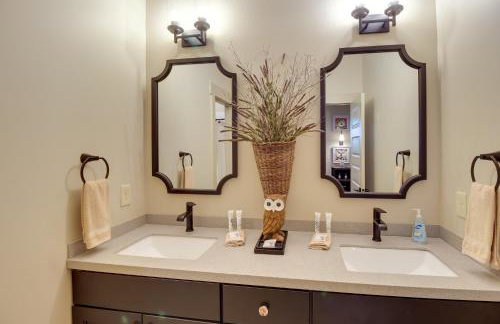 Spacious Midway Cottage with Porches, Near Hunting! - Foto 22