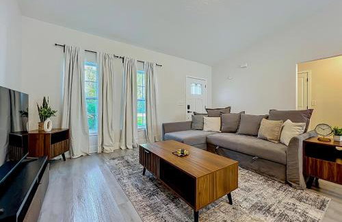 Full 3 BR 2 BA Home in Ocala Close to Key Sights - Photo 2