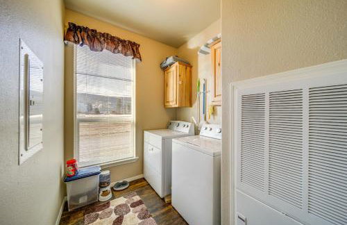 Newport Riverfront Home with Deck and Fire Pit! - Foto 12