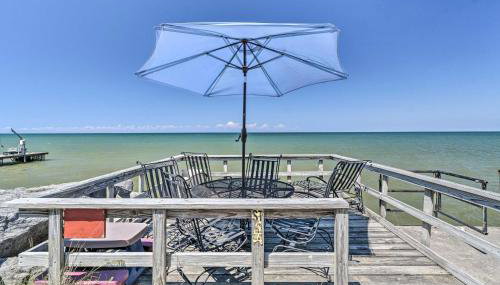 Hilton Lake Getaway w/ Over-the-Water Deck! - Foto 1