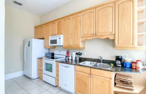 Open & Bright - 5 min drive to TIAA Bank field - Photo 8