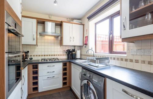 Comfy Chippenham Double Ensuite Home with Large Garden with Parking x 4 - Foto 12