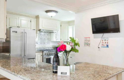 Spacious Retreat with guest house, game room, parking in N Tacoma - Foto 13