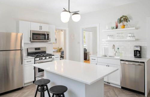 Downtown Walkable - 2 bed 1 bath King Bed - Foto 3