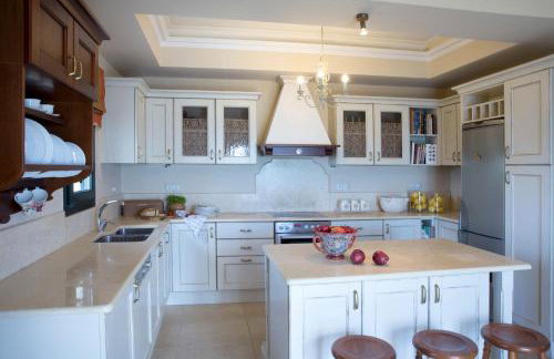 Avra Private Suites - Photo 69