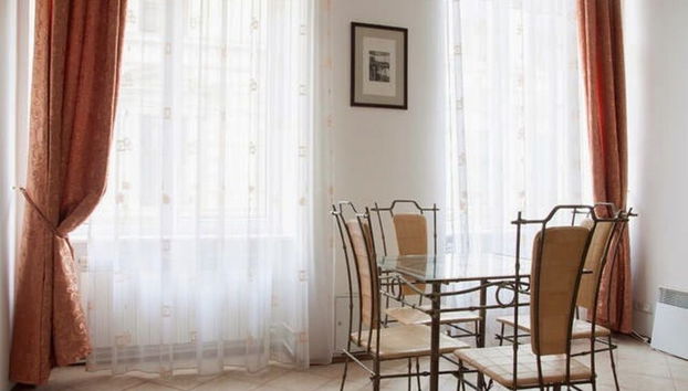 Apartment Berindy 3 - Foto 5, Servicio de comidas en la habitación