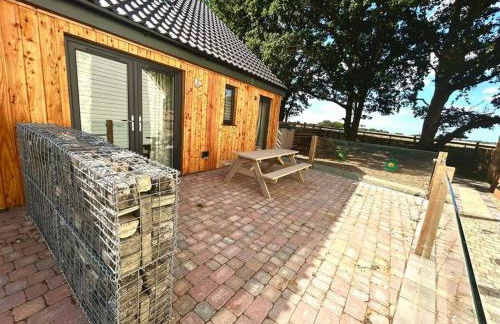 5 - Hedgehog Den, Large dog friendly garden with hottub - Photo 6