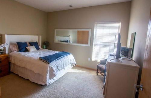 BEAUTIFUL COZY CONDO with POOLS/GYM-SELF CHECK-IN - Foto 16