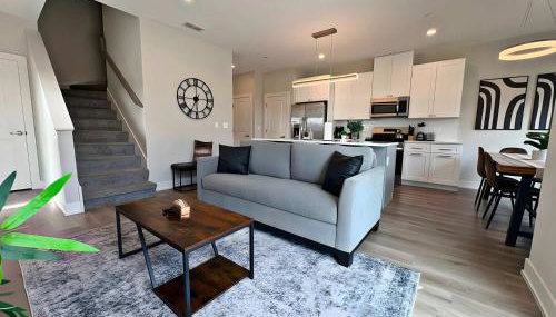 Modern 4BR Townhouse with Parking & Lake Views - WVille rep 4 - Foto 5