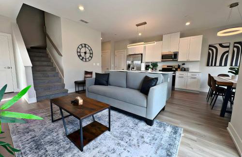 Modern 4BR Townhouse with Parking & Lake Views - WVille rep 4 - Foto 5