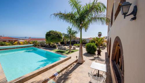 Private Villa with three separate apartments - Photo 5, Garden