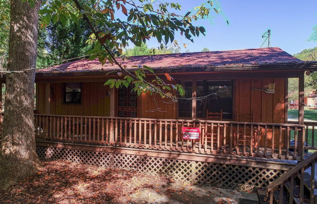 Whispering Creek - 2 Bedrooms, 1 Baths, Sleeps 6 Cabin by RedAwning - Foto 27