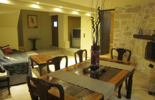 Attractive Greek House with Private Pool near Sea & City Center - Photo 24