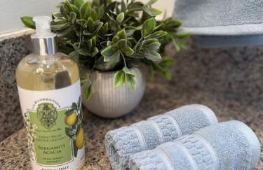 Steps to Sand Cozy 3BR Partial Ocean Views - Foto 26