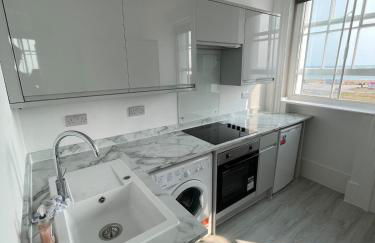 Seafront Studio Snug by the Sea - Sea Views - Foto 25