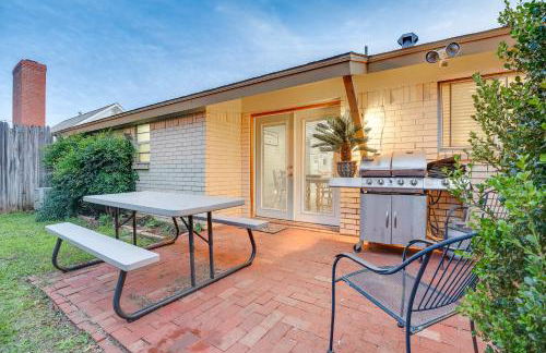 Walk to ATandT - Dallas Stadium! Family Gem with Patio - Photo 2