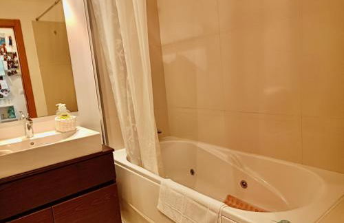 Sunny Little Sister Apartment - 7 min walking from the beach and at 7 min driving from the Airport - Foto 18