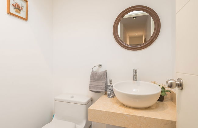 GLOBALSTAY. Ocean View Apartments. Pool. Gym - Photo 24