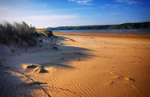 Beudy Howel - beautiful barn conversion with fire pit, close to beaches - Photo 31