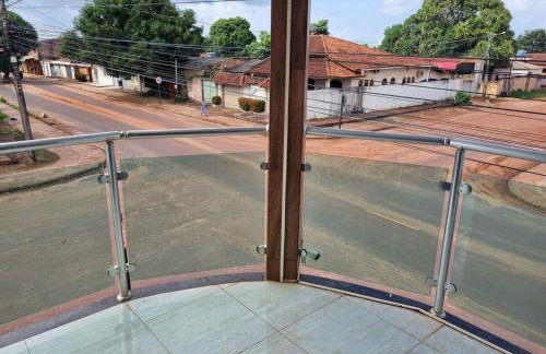 Casa espaçosa, Mobiliada e bem localizada - Foto 21