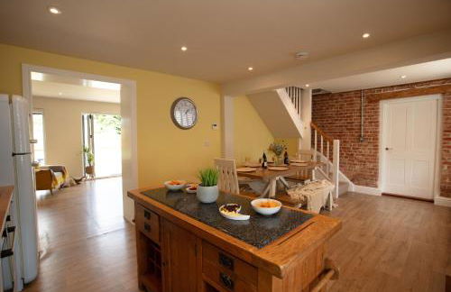 City to Country Retreat Luxury Cottage with Hot Tub - Foto 58