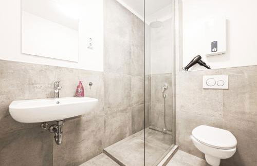 Tolstov Apartments - Monteurwohnung - 3 Schlafzimmer - Esszimmer - Küche - Waschmaschine - 25 Min zur Messe DUS - Foto 11