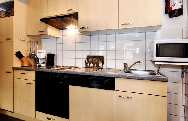 Lovely Holiday Home in Richelle With Barbecue - Photo 2