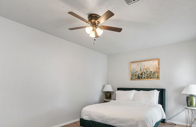 Spacious Retreat 8 Bedroom River - Photo 26