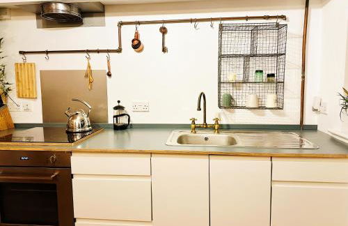 Modern flat with KING bed, garden & outdoor dining - Foto 13