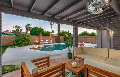 Disco Jungle with Fire Pit+Poolside TV+Yard Games - Photo 3