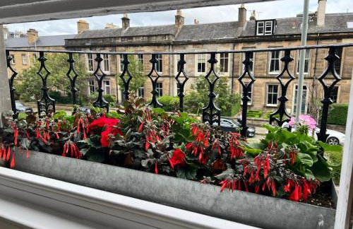 Georgian 4 Bedroom 3 Bathroom New Town Apartment - Foto 25