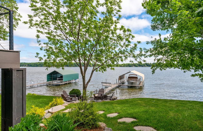 Lakefront Luxury - Foto 39