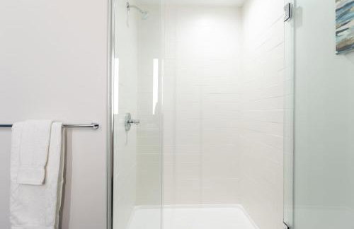 Entire Apt Downtown Seaport with Pool - Photo 18