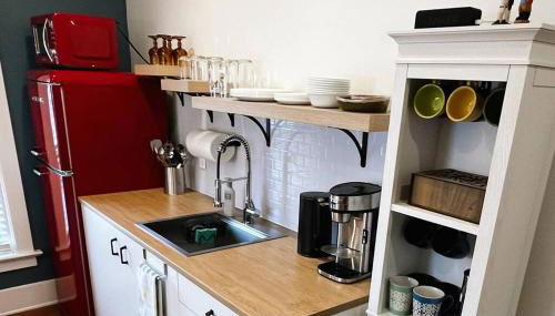 Fiesinger House - Private 3-bd Unit in Historic Home, Downtown Sandusky - Foto 5, stove, toaster, minibar