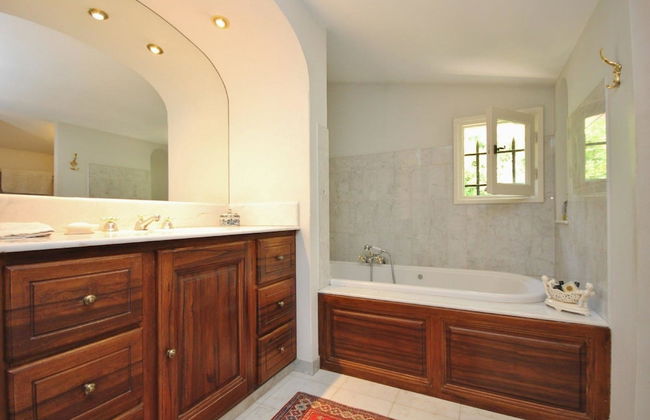 Provencal in a Height Overlooking Greenery - Foto 12