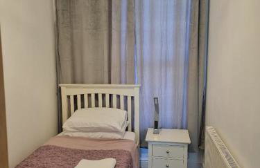 Cheerful 4 bedroom close to Uclan, Preston City Center - Photo 19