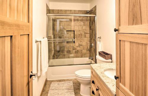 Waterfront Apt with Mtn View, Walk Into Town! - Foto 12