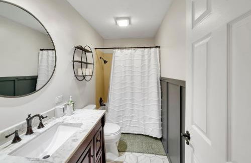 3 Bedrooms 8 Guests Modern Ranch Retreat on Half Acre - Foto 14